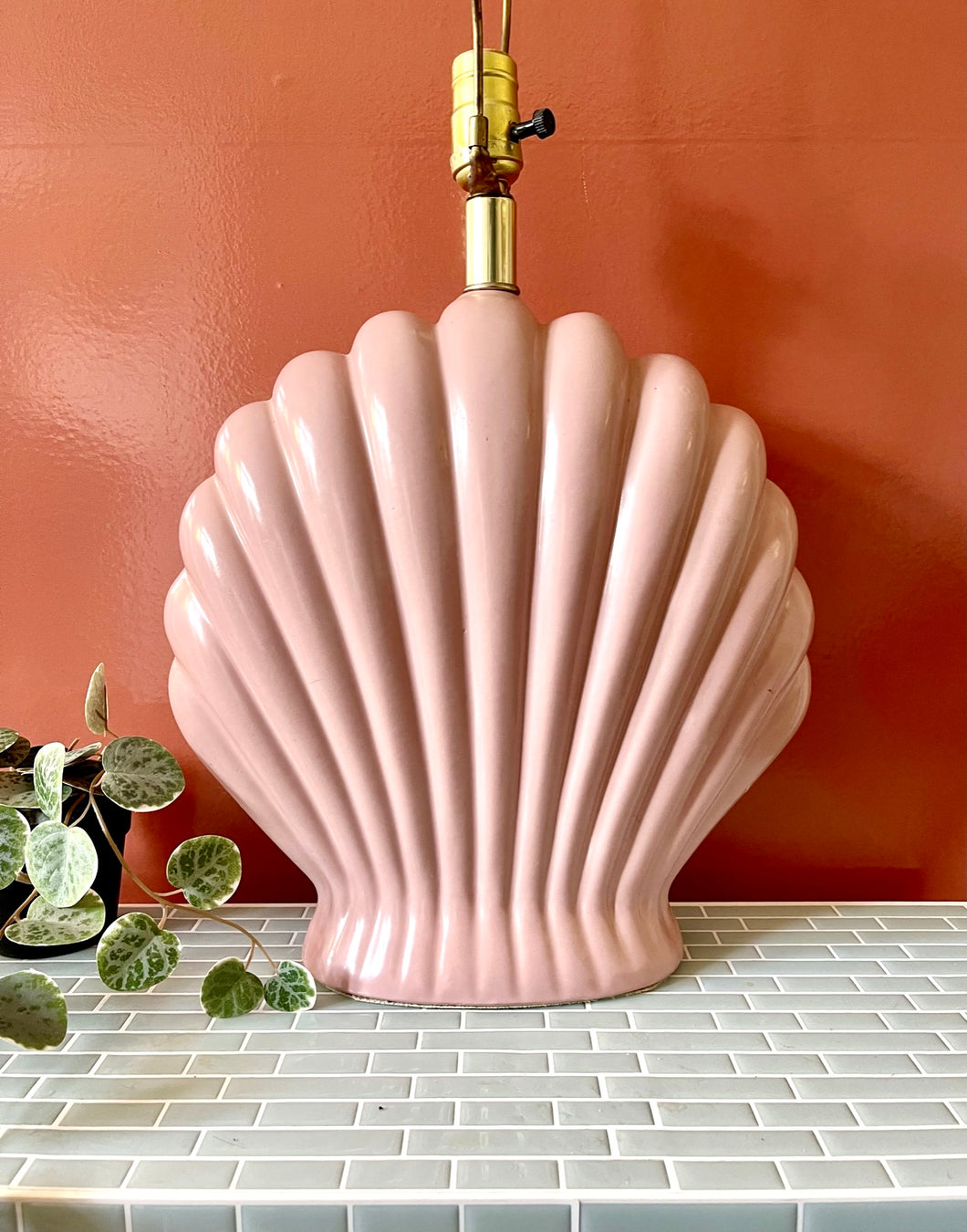 Vintage Art Deco Pink Shell Lamp